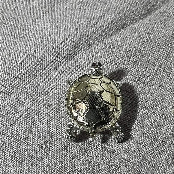Silvertone Turtle Brooch Red eyes. WA490 - Picture 3 of 6
